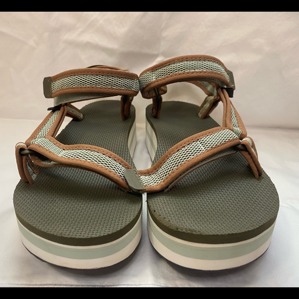 Size 9 green and brown Teva Flatform Universal Mesh print sandal